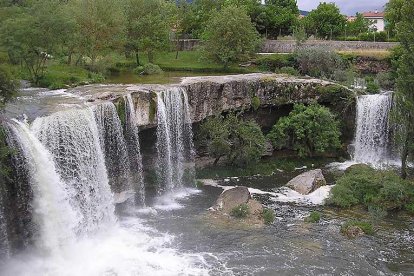 La cascada de Pedrosa de Tobalina será objeto de intervención próximamente para mejorar sus accesos.-ECB