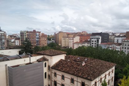 La cubierta de teja cerámica curva del Centro Cívico de San Agustín será renovada.