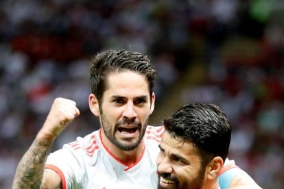 Isco y Costa celebran un gol-DIEGO AZUBEL
