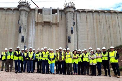 El subdelegado del Gobierno presidió ayer la reunión de la Comisión de Asistencia para informar del estado de las obras de la presa de Castrovido.-ECB