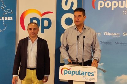 Emilio Berzosa y Ángel Ibáñez presentan el nuevo contrato de transporte sanitario de la Junta de Castilla y León. D. S. M.