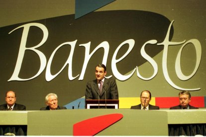 Mario Conde durante una junta de accionistas de Banesto en mayo de 1993.-ANTONIO GIMÉNEZ