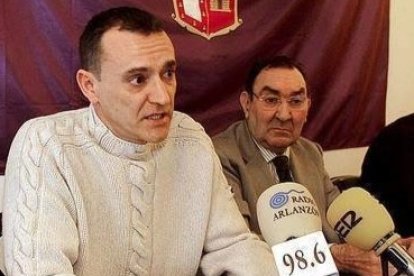 Lesmes Peña, a la derecha de Gerardo Sanz en un acto público de CiBu.