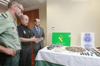 Imagen de una operación conjunta de Policía Nacional y Guardia Civil contra el tráfico de drogas del pasado año.-RAÚL G. OCHOA