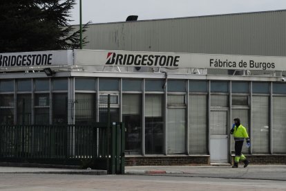 Acceso a la fábrica de Bridgestone en Burgos. ISRAEL L. MURILLO