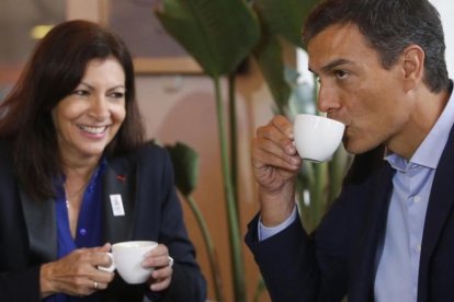 Pedro Sánchez y Anne Hidalgo desayunan en el Círculo de Bellas Artes de Madrid.-EFE