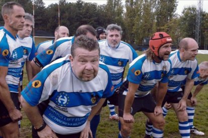 Imagen del especial 'Superalimentos', con Alberto Chicote jugando un partido de rugby.-