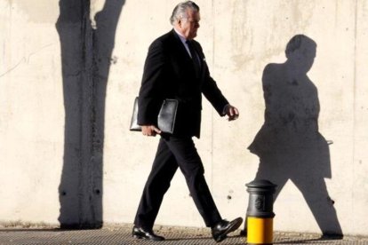 Luis Bárcenas, se dirige a una sesión del juicio por la trama Gürtel en una foto de archivo.-JUAN MANUEL PRATS