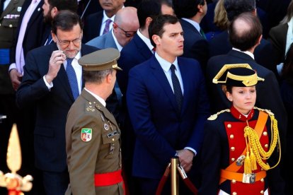 Mariano Rajoy y Albert Rivera, durante los actos oficiales de la festividad de la Comunidad de Madrid.-JUAN MANUEL PRATS