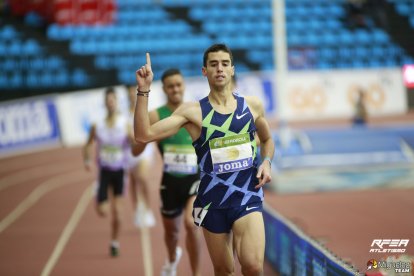 Jesús Gómez en una de sus últimas participaciones bajo techo. RFEA