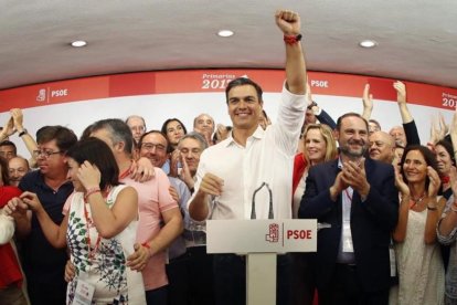 Pedro Sánchez celebra su triunfo en las primarias del PSOE, el pasado 21 de mayo.-EFE