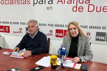 Amparo Simón con el candidato socialista, Ildefonso Sanz