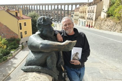 El escritor y escultor burgalés José Antonio Abella. DARÍO GONZALO