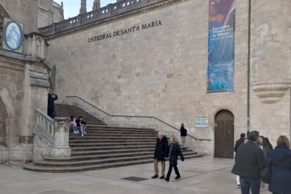 La polémica lona publicitaria desapareció este viernes. FOTO: © N. E.