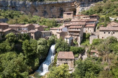 Imagen de la famosa cascada de Orbaneja del Castillo. ECB