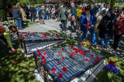 Inauguración del memorial por las víctimas del franquismo en el cementerio de Burgos. TOMÁS ALONSO