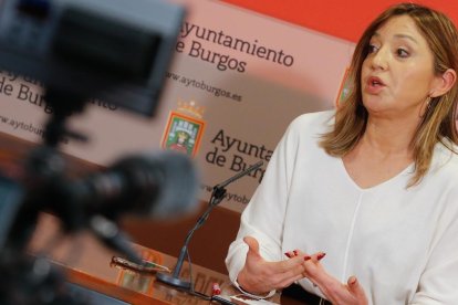 Carolina Blasco durante la rueda de prensa en la que anunció su renuncia. SANTI OTERO