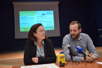 La directora académica de San Gabriel, Aintzane Bernaola, junto al director pedagógico del colegio Vera Cruz, Guillermo Bajo