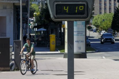 Un termómetro marcando 41ºC en uno de los abrasadores días de esta ola de calor.