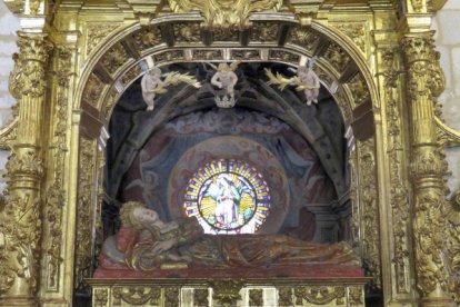 La imagen yacente de Santa Casilda en el santuario, una pieza maestra de Diego de Siloe