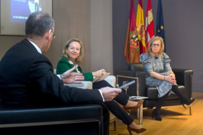 Benavente, Calviño y Molero durante la jornada celebrada con empresarios. TOMÁS ALONSO