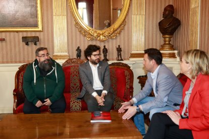 Amayuelas, Leis, De la Rosa y Rodríguez durante la reunión mantenida esta mañana. TOMÁS ALONSO