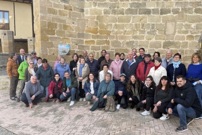 Santa Gadea del Cid recibe la placa de ‘El pueblo más bello de Castilla y León 2022’. ECB