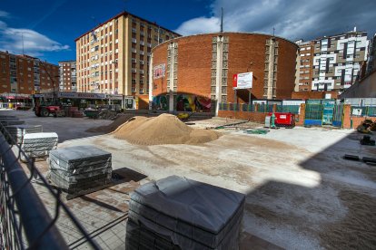 Evolución de los trabajos de peatonalización de la calle Roma, en Gamonal.