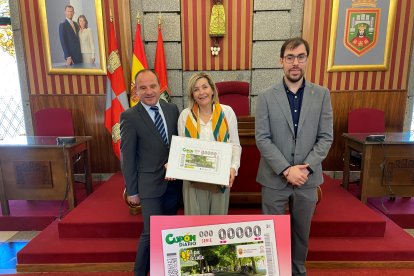 Presentación del cupón de la ONCE dedicado al paseo del Espolón.