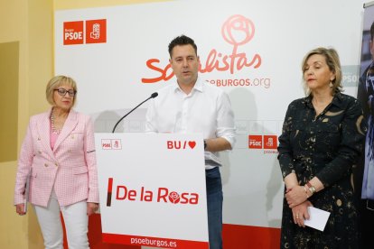 Daniel de la Rosa con Lola Ovejero y Sonia Rodríguez.