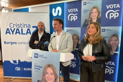 Pedro Rollán, Borja Suárez y Cristina Ayala, en la sede del PP de Burgos.