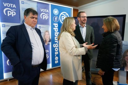 Javier Maroto ha mantenido un encuentro sobre su experiencia municipal en Vitoria con la candidatura de Cristina Ayala al Ayuntamiento de Burgos.