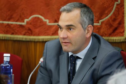 El concejal de Movilidad, Levi Moreno, durante una intervención en el Pleno.