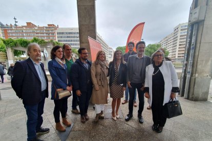 Imagen de los candidatos de Cs con Edmundo Bal y Sara Giménez.