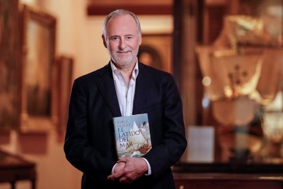 El escritor Jorge Molist presenta en Burgos 'El latido del mar'.