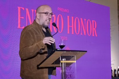 Javier Ajenjo en un momento del discurso