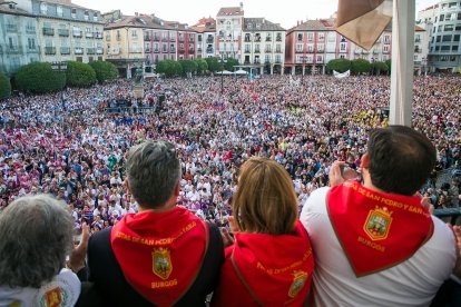 Un momento del comienzo de las fiestas de San Pedro de 2022, desde el balcón del Ayuntamiento.