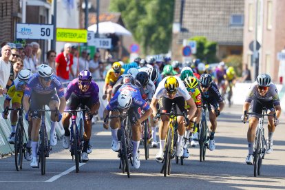 El corredor del Burgos BH peleó con los mejores velocistas en la volata final.