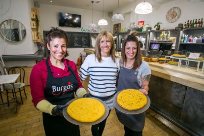 Responsables del bar La Niña, ganadoras de Burgos y alfoz.