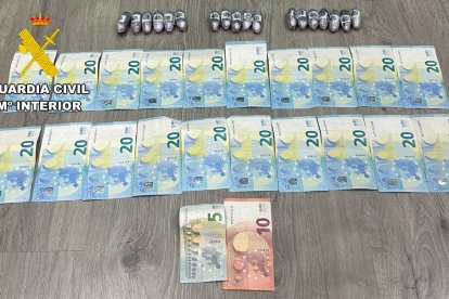 La Guardia Civil detiene a un traficante con 188 gramos de hachís.