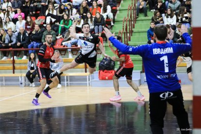 El central de Zarautz durante un encuentro contra los cidianos.