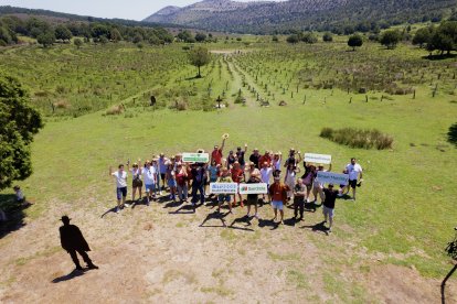 Foto de familia en Sad Hill, el escenario de la película ‘El Bueno, el feo y el malo’.