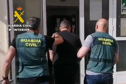 Imagen de una de las detenciones de la Guardia Civil.