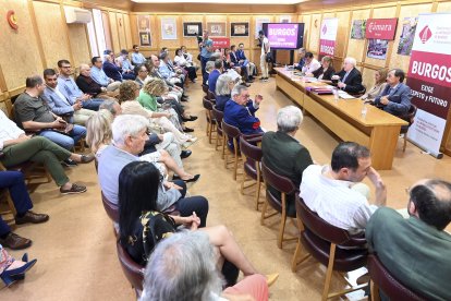 Reunión de la Plataforma Cívica por las Infraestructuras de Burgos con la alcaldesa de la ciudad, Cristina Ayala.