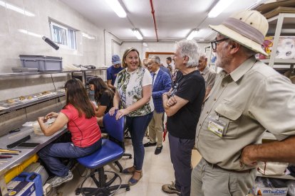 Blanco junto a los codirectores en su visita a las instalaciones de Gil de Siloé.