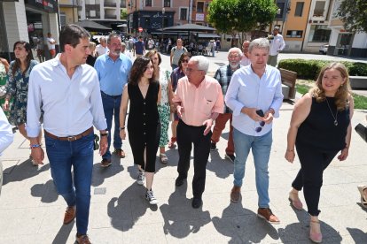 La presidenta de la Comunidad y del PP de Madrid, Isabel Díaz Ayuso, visita Aranda de Duero