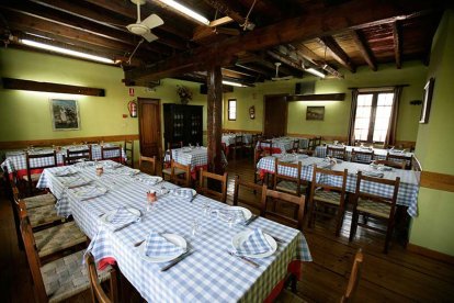 Interior del asador Los Trillos, donde se produjo la brutal agresión de un cliente al cocinero.