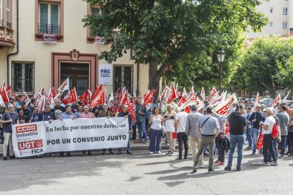 Concentración de representantes sindicales del Metal.