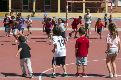 Lo que más gusta a los niños es que se pasan más horas en el patio que en el aula. El cole al revés.