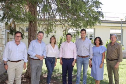 Miembros de las candidaturas del PP de Burgos junto al presidente autonómico de los populares, Alfonso Fernández Mañueco, en una visita a la Ribera.